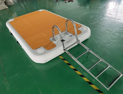 エヴァの膨脹可能なドックはステンレス鋼階段が付いている水マットの浮遊プラットホームを浮かべる