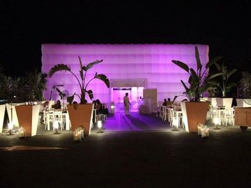 巨大な紫色の照明展覧会のために印刷される膨脹可能な立方体のテント