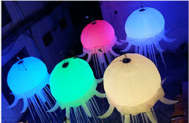 カスタマイズされた膨脹可能な広告プロダクト LED 膨脹可能な掛かる気球
