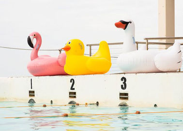 プールのための巨大で膨脹可能な水おもちゃの浮遊物の白鳥の膨脹可能なフラミンゴ