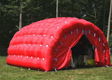 赤い屋外のテント、ポリ塩化ビニール材料が付いている車のための巨人の Garge の膨脹可能なテント