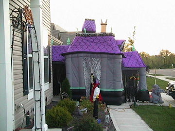 ハロウィンのInflatablesを広告する膨脹可能な通われた家のハロウィン党装飾
