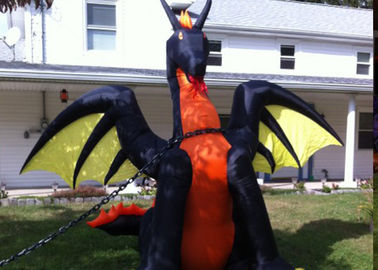 ハロウィンの装飾9フィートのHの投射の翼が付いている膨脹可能な火/氷のドラゴン