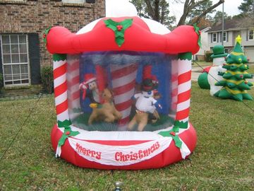 赤いクリスマスの膨脹可能な倉庫の警備員のすばらしい子供党跳ね上がりの家