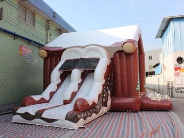 冬の間にスライドとコンボ クリスマスのInflatablesの装飾の跳ね上がりの家のスライド