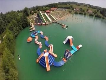 リゾートの冒険の膨脹可能なWaterpark Tremplins水ジャンプ-ラック- Arroques