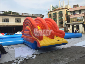 水球またはかいボートのための小さいスライドが付いている長方形の形の膨脹可能なプール