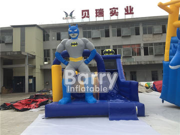 ポリ塩化ビニールの防水シート材料が付いているバットマンのスライドとの顧客用膨脹可能な障害物コース