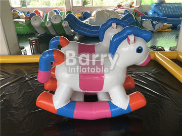 屋外水公園のゲーム プールのための膨脹可能な水おもちゃの浮遊物の馬