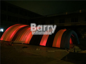 でき事のための防水白く膨脹可能なテント、カスタマイズされた爆発LEDのトンネルのテント