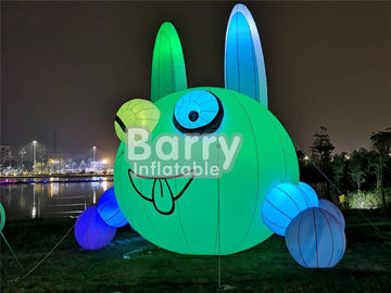 屋外のクリスマスの広告のための美しく膨脹可能なウサギの照明気球