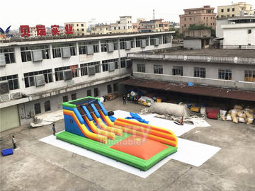 子供の運動場のための空気ジャンプのゲームが付いている0.55mmポリ塩化ビニールの防水シートの膨脹可能なコンボのスライド