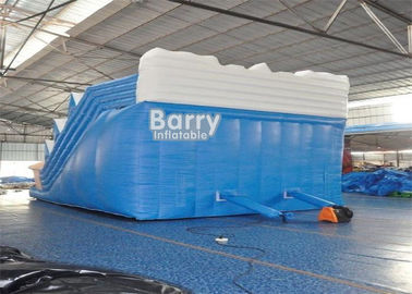 白人および青の膨脹可能な水スライド/ポリ塩化ビニールの防水シートOEMの子供の屋外のスライド