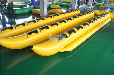 水公園のための黄色く膨脹可能なバナナ ボート ポリ塩化ビニールの防水シート水おもちゃ
