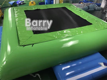 ポリ塩化ビニールの防水シート水トランポリンのベッドの気密の警備員を跳ぶ膨脹可能な水おもちゃ