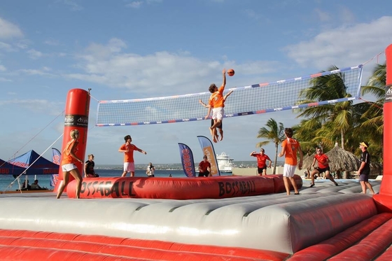 0.9mmポリ塩化ビニールInflatable Volleyball Court Sand Beachの打撃Bossaball Game