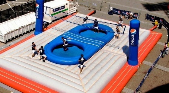 0.9mmポリ塩化ビニールInflatable Volleyball Court Sand Beachの打撃Bossaball Game
