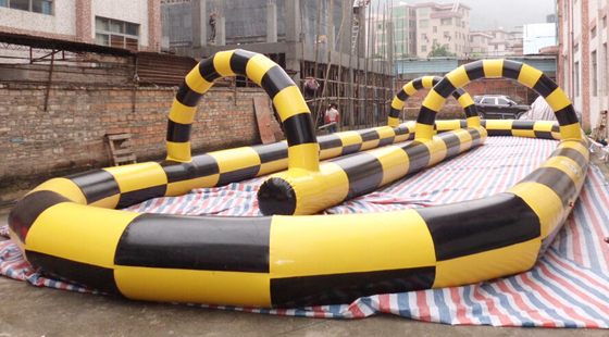 18x16x3m Inflatable Race Track Zorb BallはKart Racing Game Obstacle Course行く