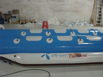 青く膨脹可能なおもちゃのボート/6 つの人ポリ塩化ビニールの膨脹可能なウォーター・スポーツのバナナ ボート