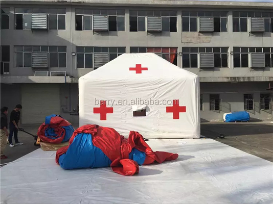 緊急事態のために防水ポリ塩化ビニールの防水シートの医学の膨脹可能な病院のテント