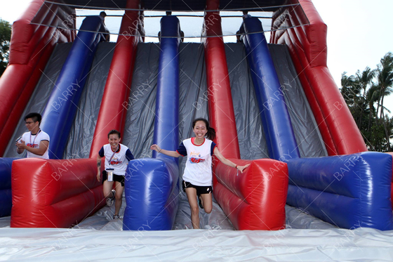 商業シンガポール ケース 大イベント 膨張型5km 巨大膨張型障害物コース ボンシーキャッスル 5km 活動