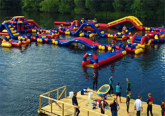 娯楽公園 PVC 膨らませられる水上公園 サイズによって決定され,PVC素材で作られています