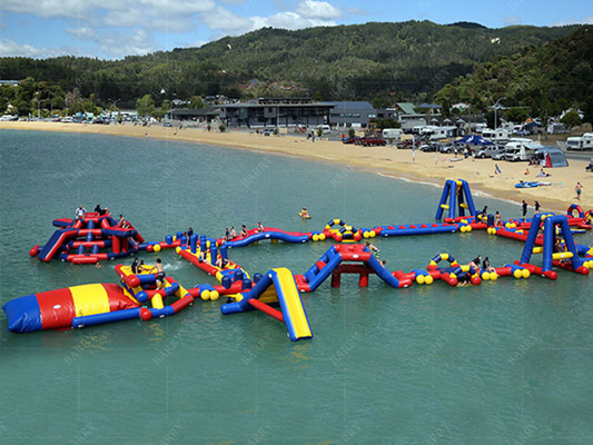 娯楽公園 PVC 膨らませられる水上公園 サイズによって決定され,PVC素材で作られています