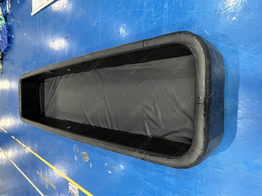 黒い長方形のインフレータブルドロップステッチプール 複数の空気技術 アウトドアインフレータブルプール カスタマイズ