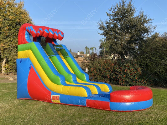 レインボーテーマの水上スライド プール付き 子供向け 屋外色とりどりの水上遊び具 ボールピット付き