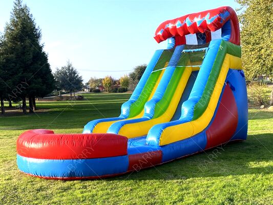 レインボーテーマの水上スライド プール付き 子供向け 屋外色とりどりの水上遊び具 ボールピット付き