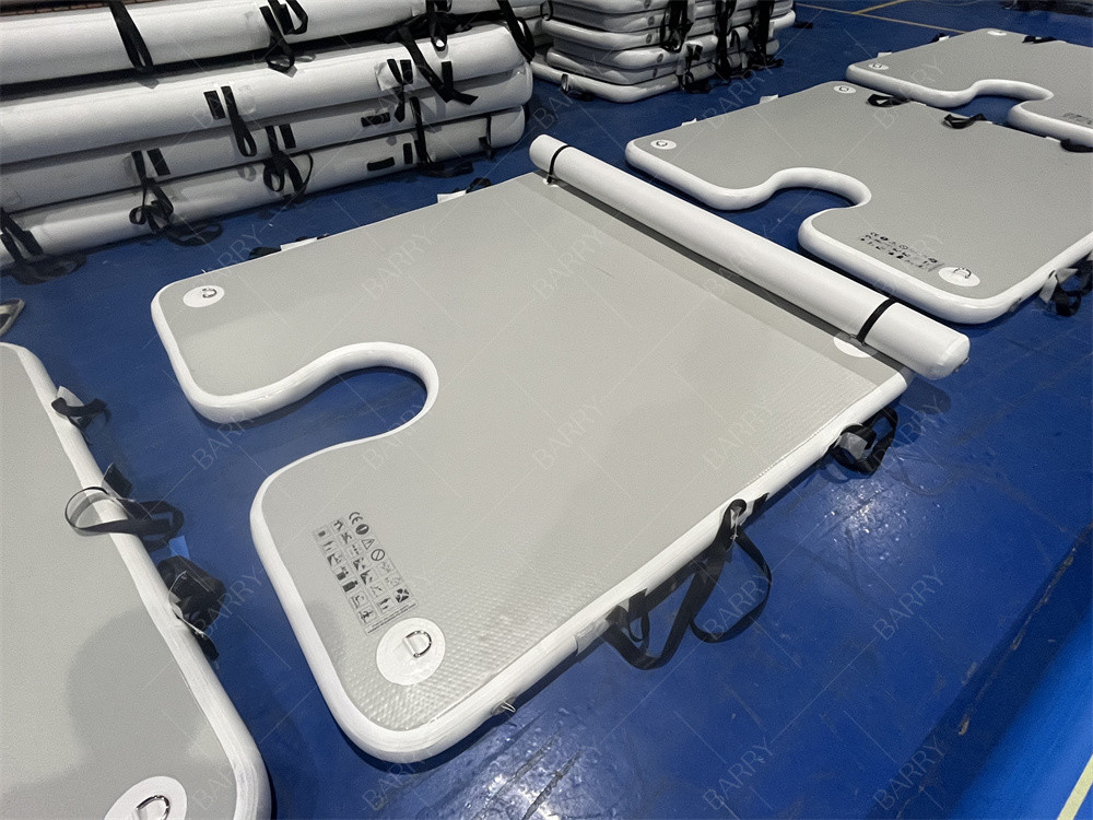 豪華な水上スポーツゲーム 2x2x0.1m グレー 充気式ドック 停泊用の着陸マット