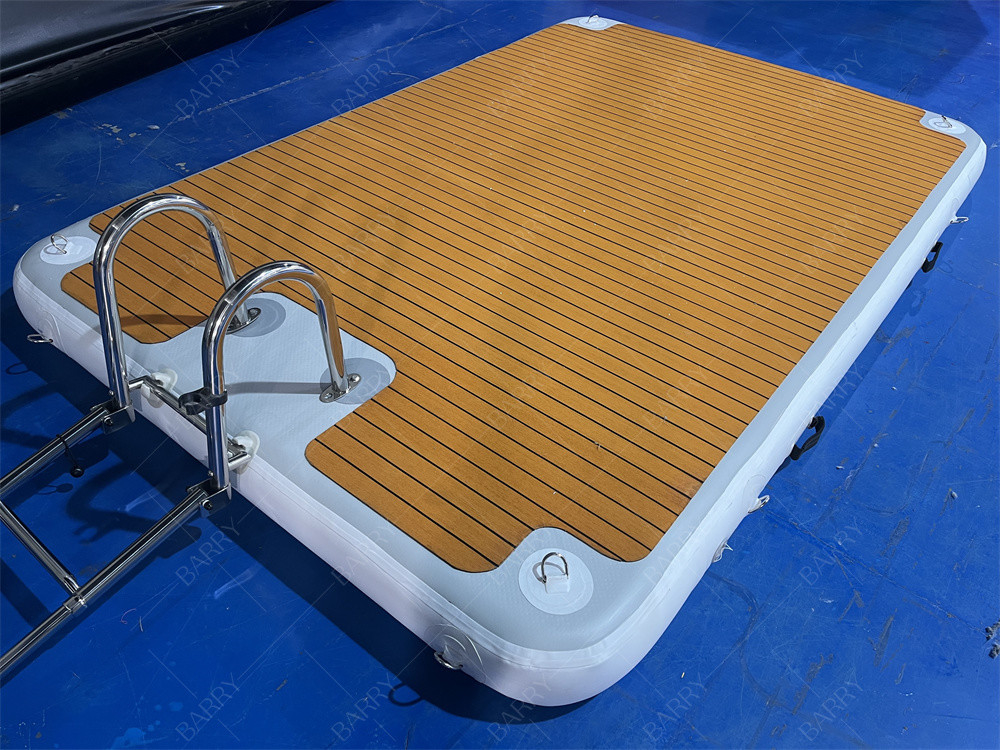 スタッドレスタイヤの階段 3x2x0.2m 充気式ジェットスキードック ボート停泊用ポントン