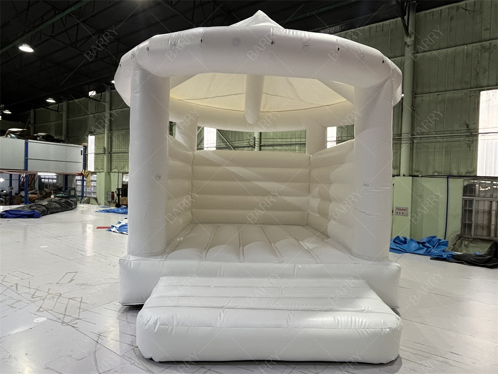 5x4.5x4.5m ホワイト 屋内 充電式 跳び屋 蓋付き 充電式 跳び屋 結婚式