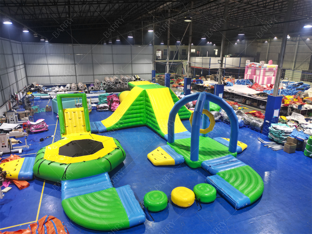 水遊び用具ゲームカスタム商用屋外新品グリーンインフレータブルフローティングウォーターパーク（海用）