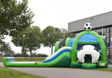 水スライドとコンボすばらしいサッカーの膨脹可能な跳躍の城