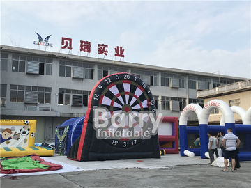 フットボールのサッカーの射撃のための相互パーティー用のゲームの膨脹可能な投げ矢板