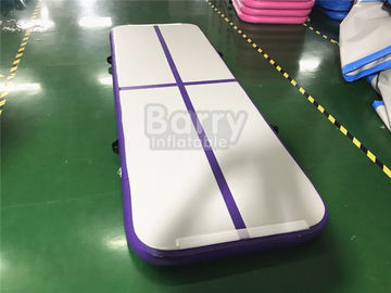 屋外の小さいポータブルはボディー ビルのための紫色の空気トラック体操のマットをとの運びます袋をからかいます