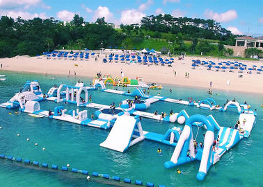 カスタマイズされた浮遊屋内水公園の安全スポーツ容量 145 の人