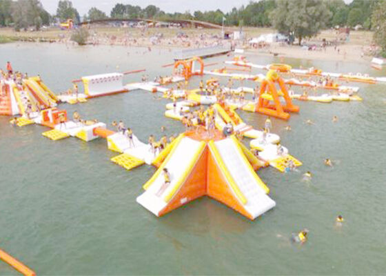 浮遊水は水公園の膨脹可能な子供の裏庭水スライド公園を遊ばす