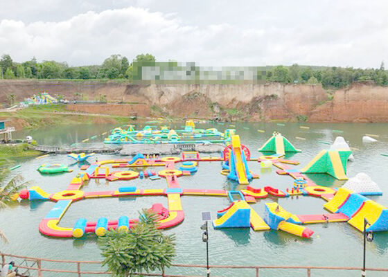 自由なカスタマイズされた湖水ゲーム膨脹可能な浮遊水運動場