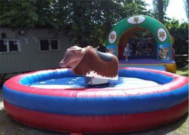 狂気のおかしく膨脹可能な相互ゲームの公園のための機械 Bull のロデオ